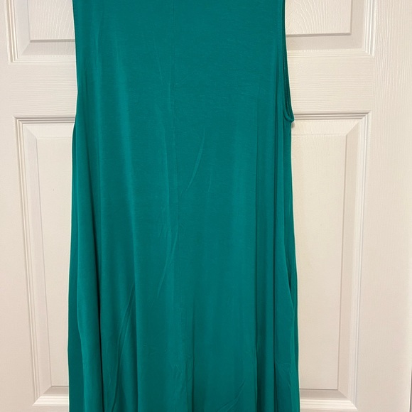 Elegant Teal Midi Dress - Picture 2 of 4
